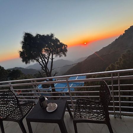 Appartement Panormic View By The North Edge à Kasauli Extérieur photo