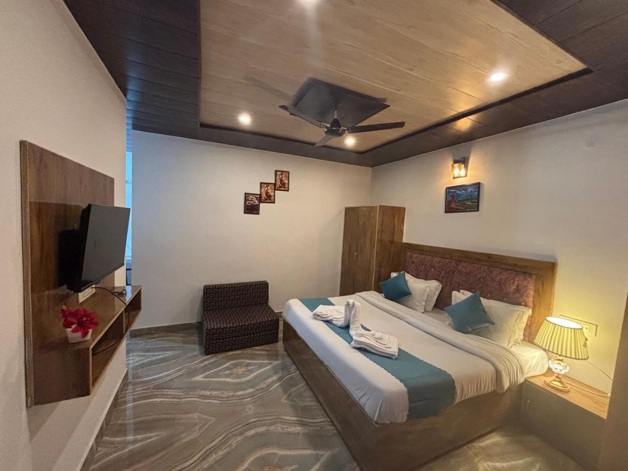 Appartement Panormic View By The North Edge à Kasauli Extérieur photo
