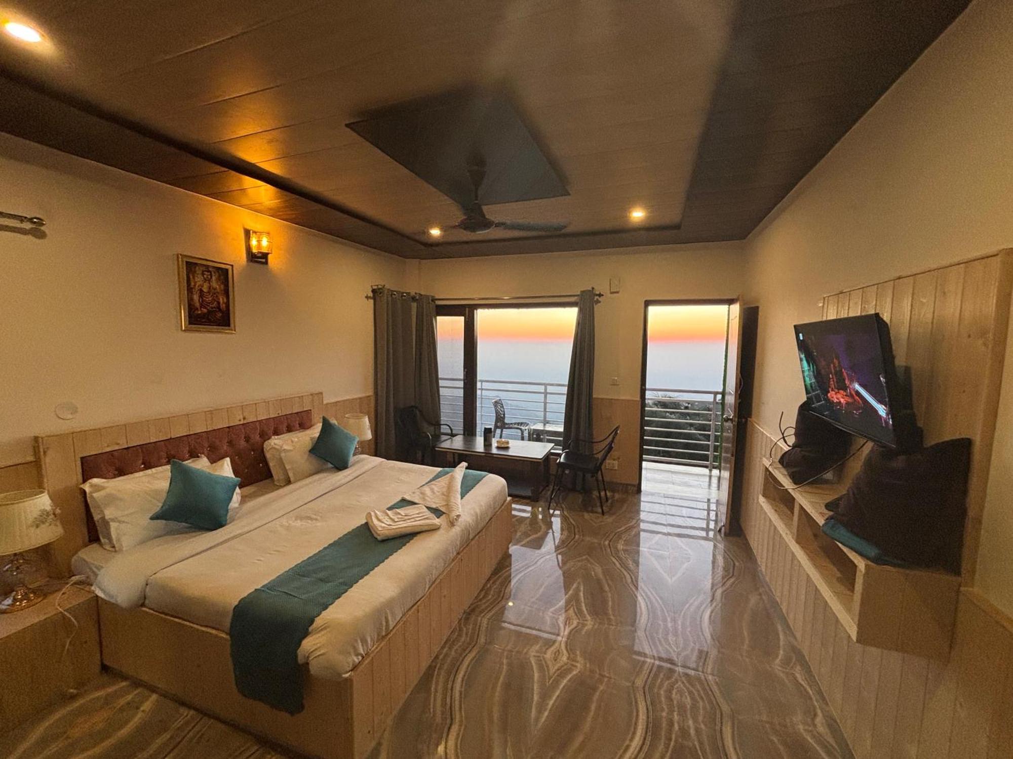 Appartement Panormic View By The North Edge à Kasauli Extérieur photo